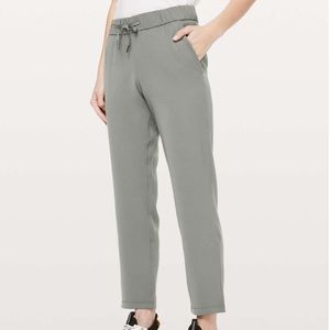 Lululemon On the Fly 7/8 Pant *Woven Grey Sage
